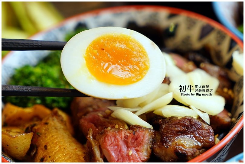 【板橋美食】初牛炭火直燒丼飯專賣店‧好評不斷的必點厚切牛排丼!