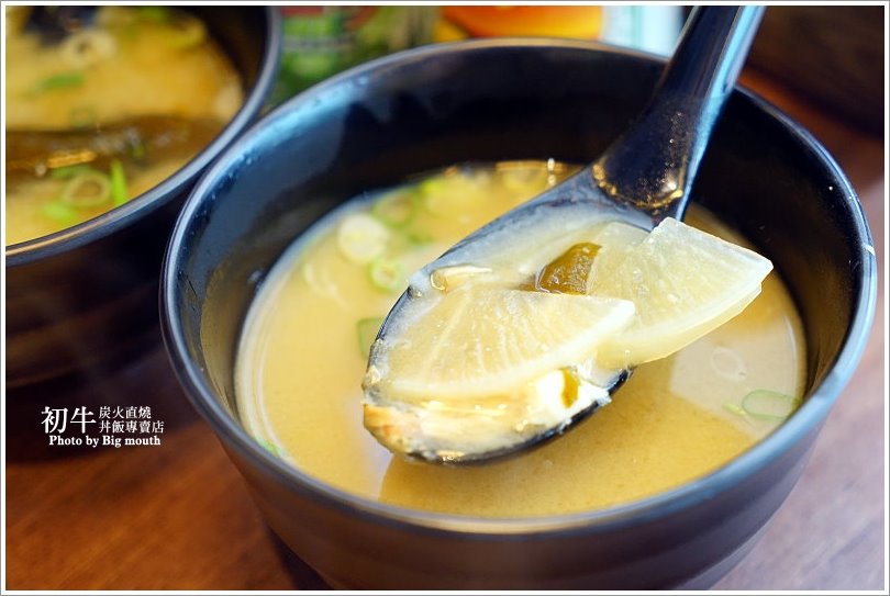 【板橋美食】初牛炭火直燒丼飯專賣店‧好評不斷的必點厚切牛排丼!
