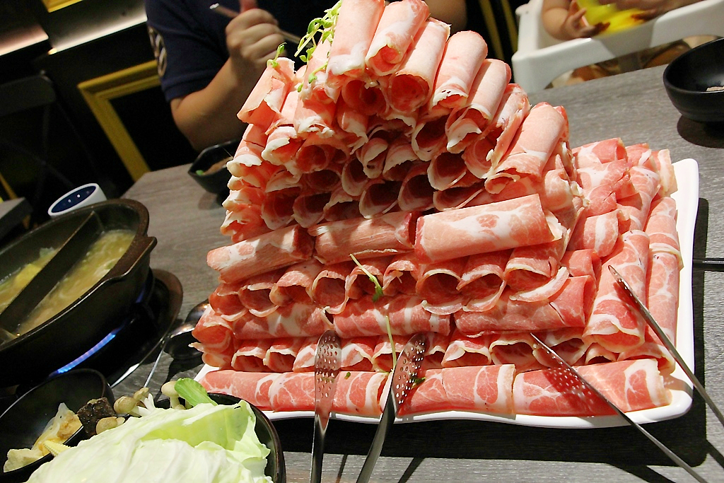 西區|台中肉食系新選擇，肉多多火鍋，叫你吃肉吃到怕。 - 微笑Joe幸運