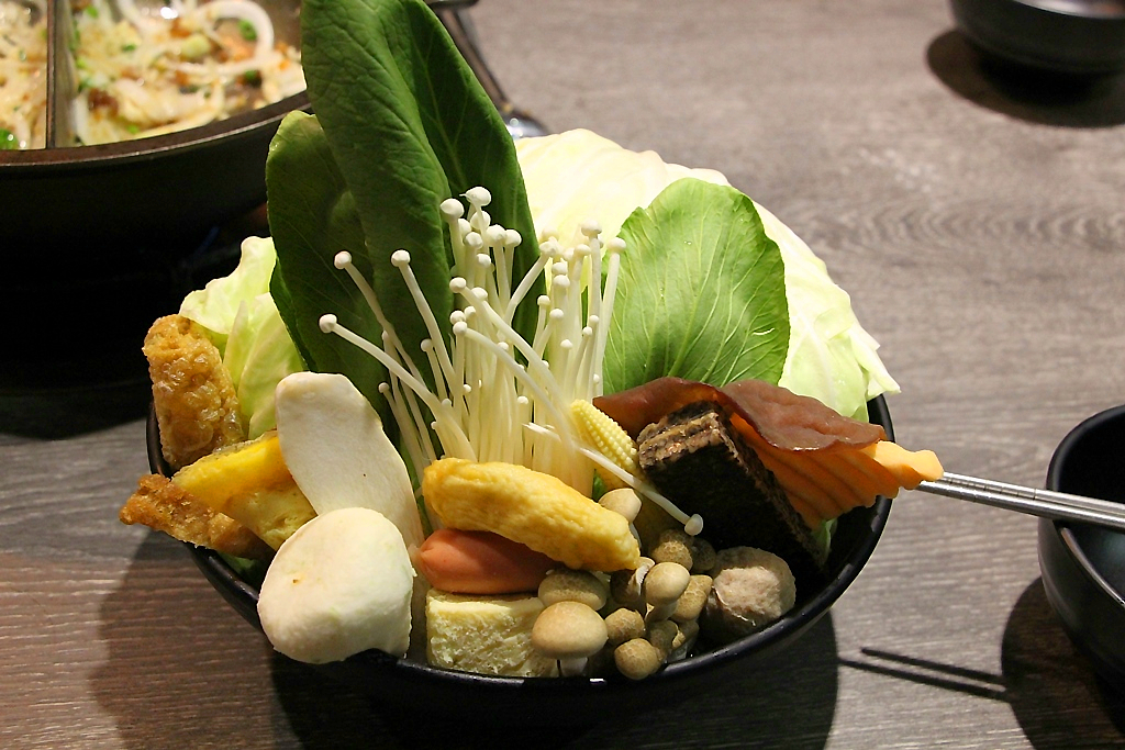 西區|台中肉食系新選擇，肉多多火鍋，叫你吃肉吃到怕。 - 微笑Joe幸運