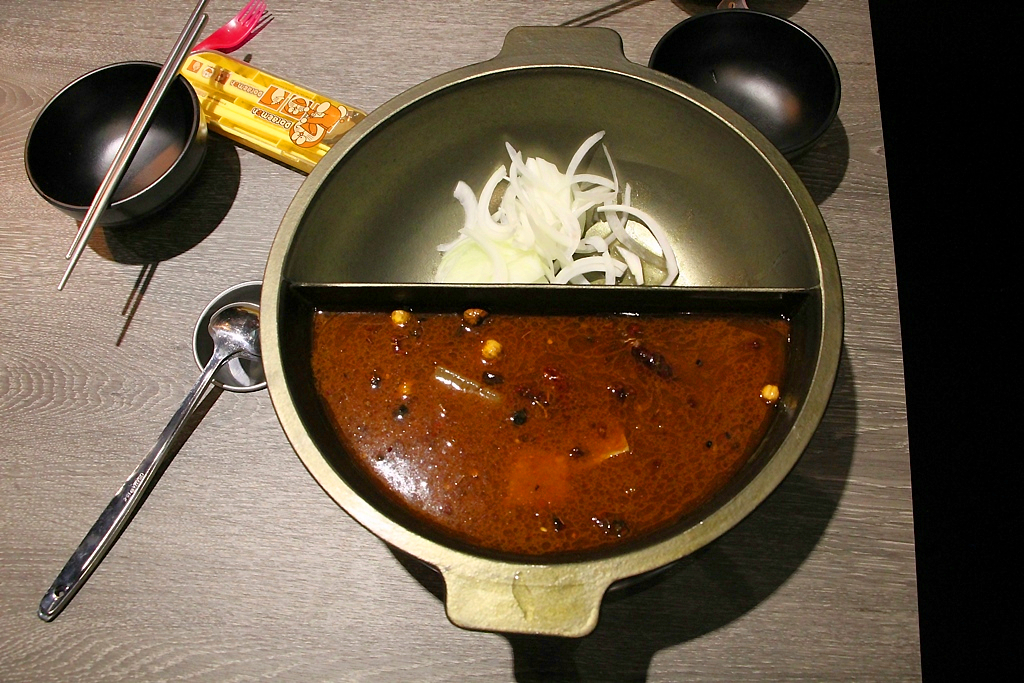 西區|台中肉食系新選擇，肉多多火鍋，叫你吃肉吃到怕。 - 微笑Joe幸運