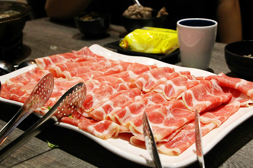 西區|台中肉食系新選擇，肉多多火鍋，叫你吃肉吃到怕。 - 微笑Joe幸運