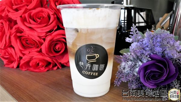 【台南市-南區美食】在巷弄裡飄著咖啡香，坐在窗前隨著日光的灑落緩移......在『巷弄咖啡』獨享這屬於自己的咖啡時光 ♪ ♬ ヾ(´︶`♡)ﾉ ♬ ♪