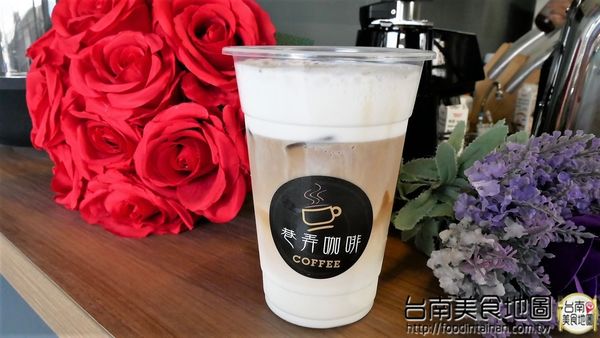 【台南市-南區美食】在巷弄裡飄著咖啡香，坐在窗前隨著日光的灑落緩移......在『巷弄咖啡』獨享這屬於自己的咖啡時光 ♪ ♬ ヾ(´︶`♡)ﾉ ♬ ♪