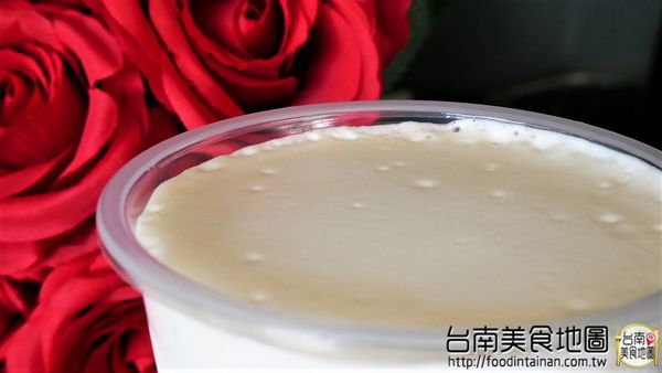 【台南市-南區美食】在巷弄裡飄著咖啡香，坐在窗前隨著日光的灑落緩移......在『巷弄咖啡』獨享這屬於自己的咖啡時光 ♪ ♬ ヾ(´︶`♡)ﾉ ♬ ♪