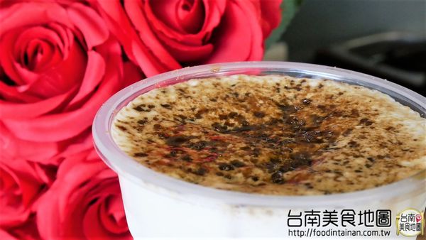 【台南市-南區美食】在巷弄裡飄著咖啡香，坐在窗前隨著日光的灑落緩移......在『巷弄咖啡』獨享這屬於自己的咖啡時光 ♪ ♬ ヾ(´︶`♡)ﾉ ♬ ♪