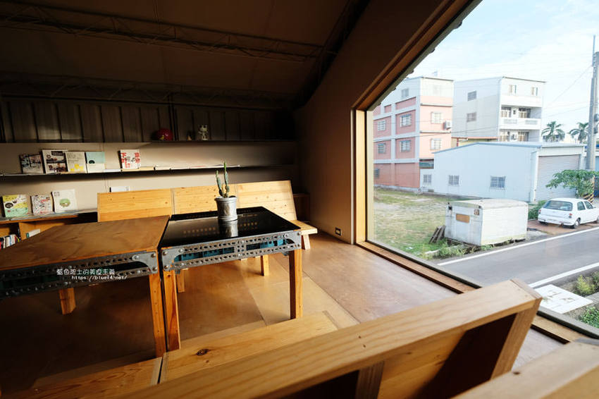 台中大里│家務室友善環境生活雜貨-喜愛二樓像小閣樓秘密基地的下午茶甜點空間 - 藍色起士的美食主義