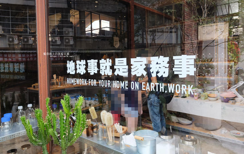 台中大里│家務室友善環境生活雜貨-喜愛二樓像小閣樓秘密基地的下午茶甜點空間 - 藍色起士的美食主義