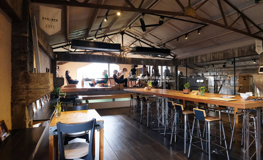 台中大里│家務室友善環境生活雜貨-喜愛二樓像小閣樓秘密基地的下午茶甜點空間 - 藍色起士的美食主義