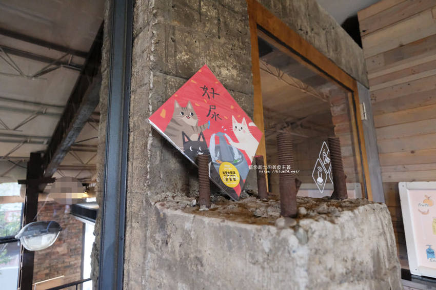 台中大里│家務室友善環境生活雜貨-喜愛二樓像小閣樓秘密基地的下午茶甜點空間 - 藍色起士的美食主義