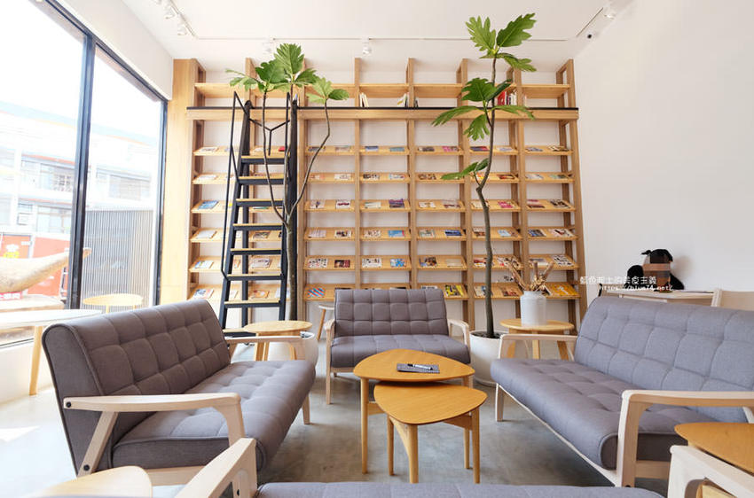 台中大里│家務室友善環境生活雜貨-喜愛二樓像小閣樓秘密基地的下午茶甜點空間 - 藍色起士的美食主義