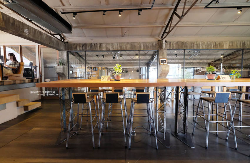 台中大里│家務室友善環境生活雜貨-喜愛二樓像小閣樓秘密基地的下午茶甜點空間 - 藍色起士的美食主義