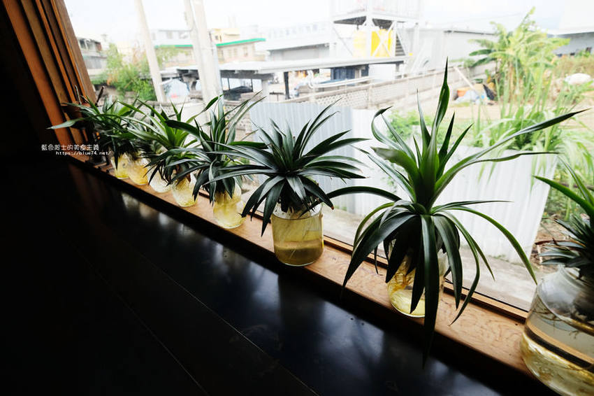 台中大里│家務室友善環境生活雜貨-喜愛二樓像小閣樓秘密基地的下午茶甜點空間 - 藍色起士的美食主義