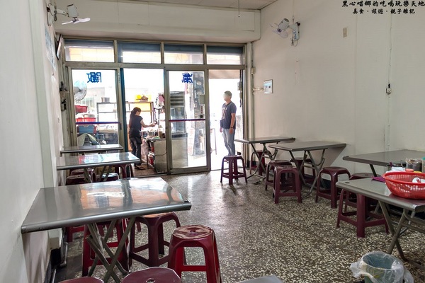 阿興排骨拉麵：高雄鳳山︱阿興排骨拉麵  加10元麵的份量，恐怖的飽撐啊！