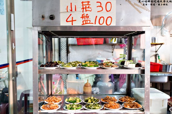 阿興排骨拉麵：高雄鳳山︱阿興排骨拉麵  加10元麵的份量，恐怖的飽撐啊！
