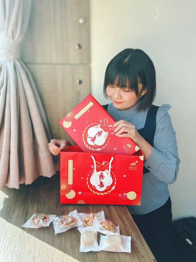 [台南永康] 鮮粹集烘焙坊｜台南必買伴手禮｜年節限定禮盒開箱！10款低溫小塔｜超好吃堅果塔｜晶莎奶黃酥｜內附完整菜單！ – 萍姐愛分享