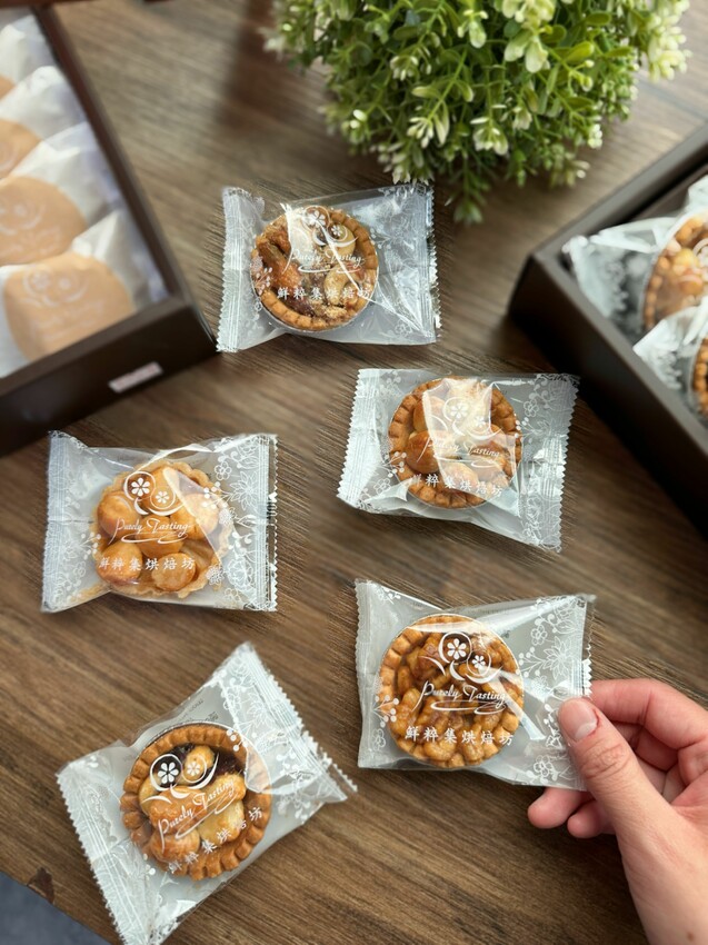 [台南永康] 鮮粹集烘焙坊｜台南必買伴手禮｜年節限定禮盒開箱！10款低溫小塔｜超好吃堅果塔｜晶莎奶黃酥｜內附完整菜單！ – 萍姐愛分享