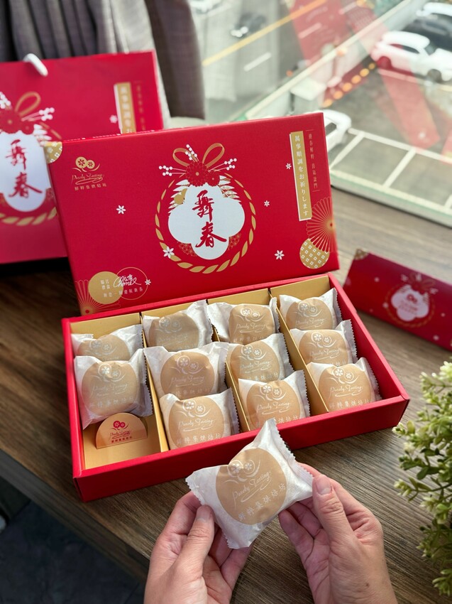 [台南永康] 鮮粹集烘焙坊｜台南必買伴手禮｜年節限定禮盒開箱！10款低溫小塔｜超好吃堅果塔｜晶莎奶黃酥｜內附完整菜單！ – 萍姐愛分享