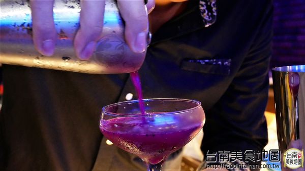 Faith Bar:【台南市-東區美食】與當季水果特調出繽紛美酒的『Faith Bar』~來場讓人悸動的微醺吧!現更不定期推出以酒會友的活動唷d=(´▽`)=b Faith Bar:【台南市-東區美食】與當季水果特調出繽紛美酒的『Faith Bar』~來場讓人悸動的微醺吧!現更不定期推出以酒會友的活動唷d=(´▽`)=b