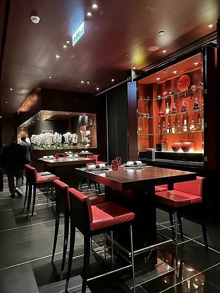 台北市信義區[信義區美食] 侯布雄法式餐廳 貴婦百貨米其林二星法式料理 L'Atelier de Joël Robuchon Taipei #市政府站美