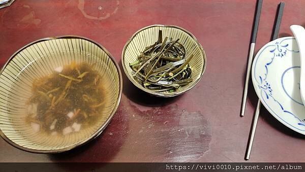 新北.貢寮-92K週末食堂一望無際的海上美景，濃郁沖繩風的海景小店，特色小點海葡萄、醃製白底仔新鮮又美味