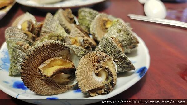 新北.貢寮-92K週末食堂一望無際的海上美景，濃郁沖繩風的海景小店，特色小點海葡萄、醃製白底仔新鮮又美味