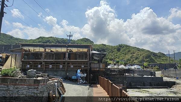 新北.貢寮-92K週末食堂一望無際的海上美景，濃郁沖繩風的海景小店，特色小點海葡萄、醃製白底仔新鮮又美味