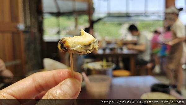 新北.貢寮-92K週末食堂一望無際的海上美景，濃郁沖繩風的海景小店，特色小點海葡萄、醃製白底仔新鮮又美味