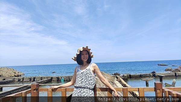 新北.貢寮-92K週末食堂一望無際的海上美景，濃郁沖繩風的海景小店，特色小點海葡萄、醃製白底仔新鮮又美味