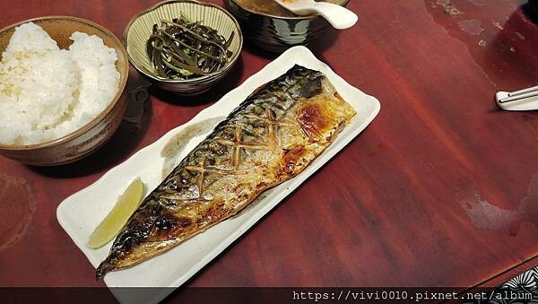 新北.貢寮-92K週末食堂一望無際的海上美景，濃郁沖繩風的海景小店，特色小點海葡萄、醃製白底仔新鮮又美味