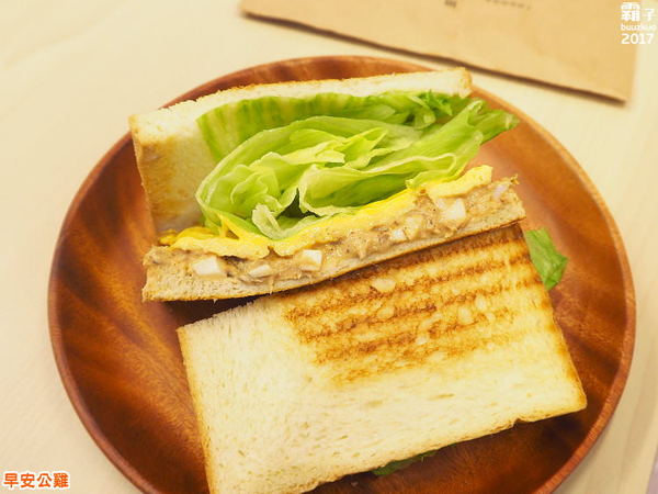 早安公雞(忠誠店)：早安公雞農場晨食，SOGO商圈也開一家囉～浩克雞腿堡好大一份阿~