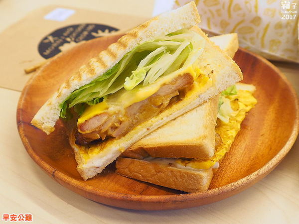 早安公雞(忠誠店)：早安公雞農場晨食，SOGO商圈也開一家囉～浩克雞腿堡好大一份阿~