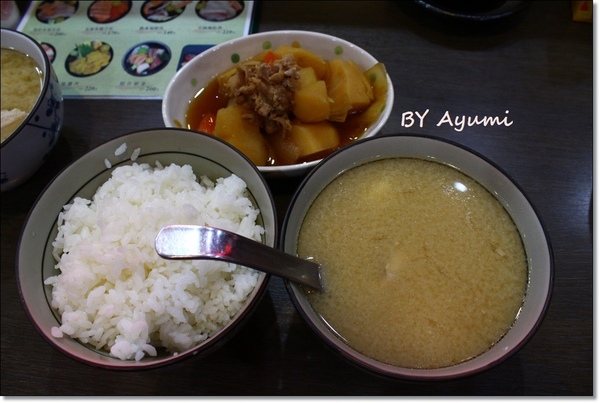 日廚：[食記]蘆洲CP值超高、平價美味、態度親切的日廚日本料理店，生魚片、丼飯、烤物都推!!!