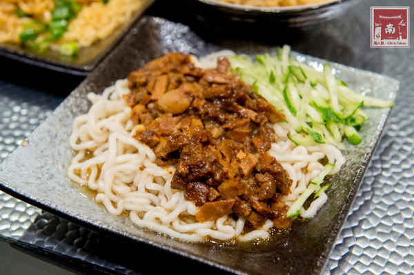 遇見滷水工坊:【台南美食】海安路美食|不沾醬滷味|黑豬肉燥飯|手工麵食|飲料免費喝~遇見滷水工坊