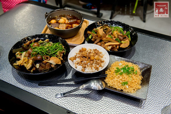 遇見滷水工坊:【台南美食】海安路美食|不沾醬滷味|黑豬肉燥飯|手工麵食|飲料免費喝~遇見滷水工坊