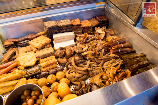 遇見滷水工坊:【台南美食】海安路美食|不沾醬滷味|黑豬肉燥飯|手工麵食|飲料免費喝~遇見滷水工坊