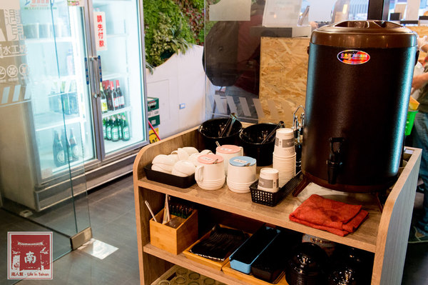 遇見滷水工坊:【台南美食】海安路美食|不沾醬滷味|黑豬肉燥飯|手工麵食|飲料免費喝~遇見滷水工坊