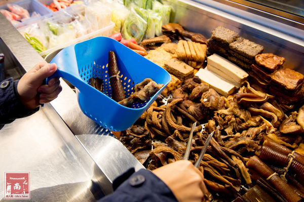 遇見滷水工坊:【台南美食】海安路美食|不沾醬滷味|黑豬肉燥飯|手工麵食|飲料免費喝~遇見滷水工坊