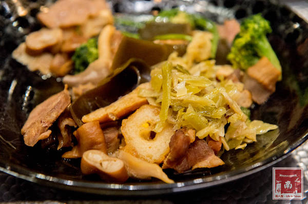 遇見滷水工坊:【台南美食】海安路美食|不沾醬滷味|黑豬肉燥飯|手工麵食|飲料免費喝~遇見滷水工坊