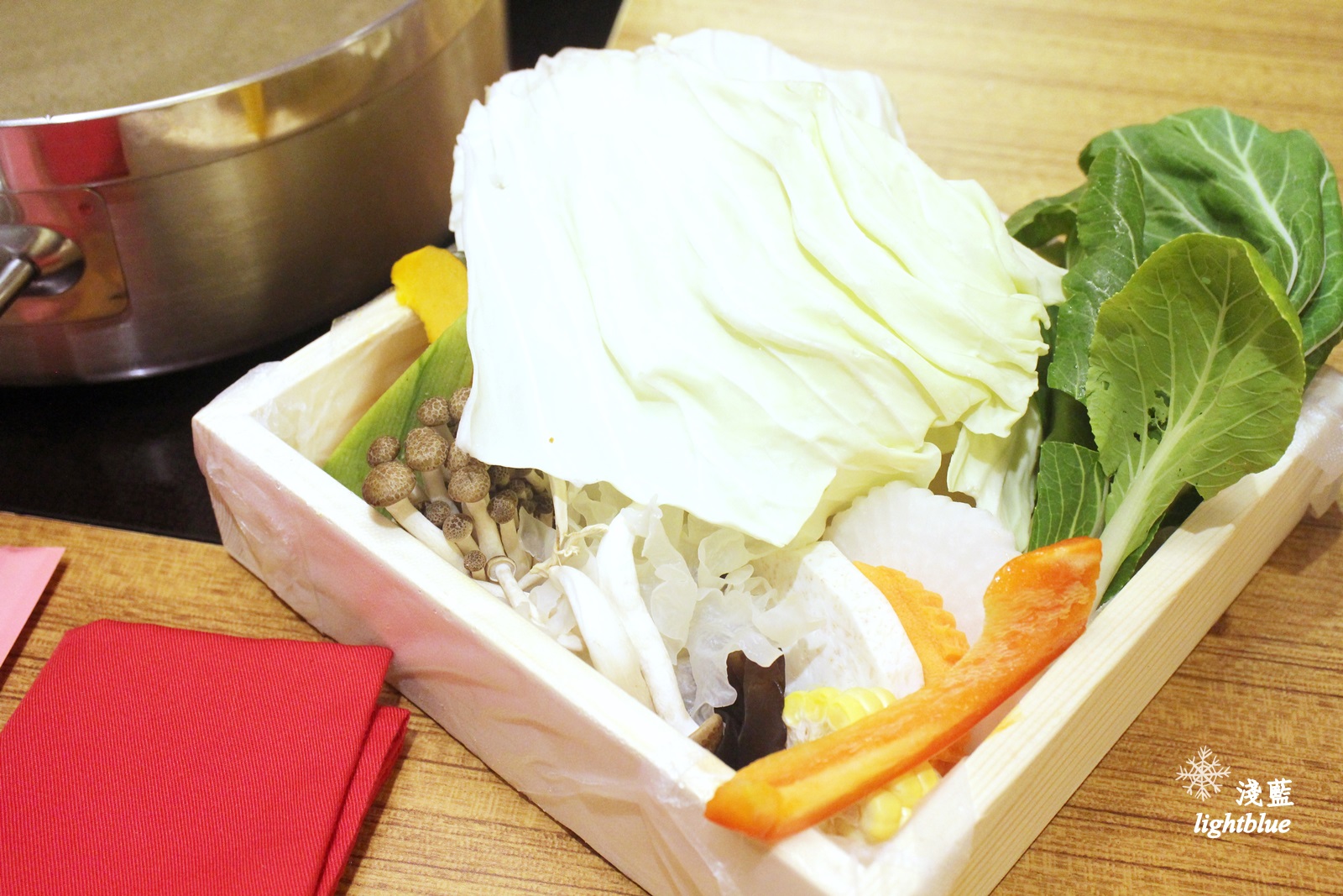 [ 松江南京站美食 ] 淺藍 × 婧shabu～超值獨享鍋有800g肉盤跟滿滿海鮮，小鳥胃不要試