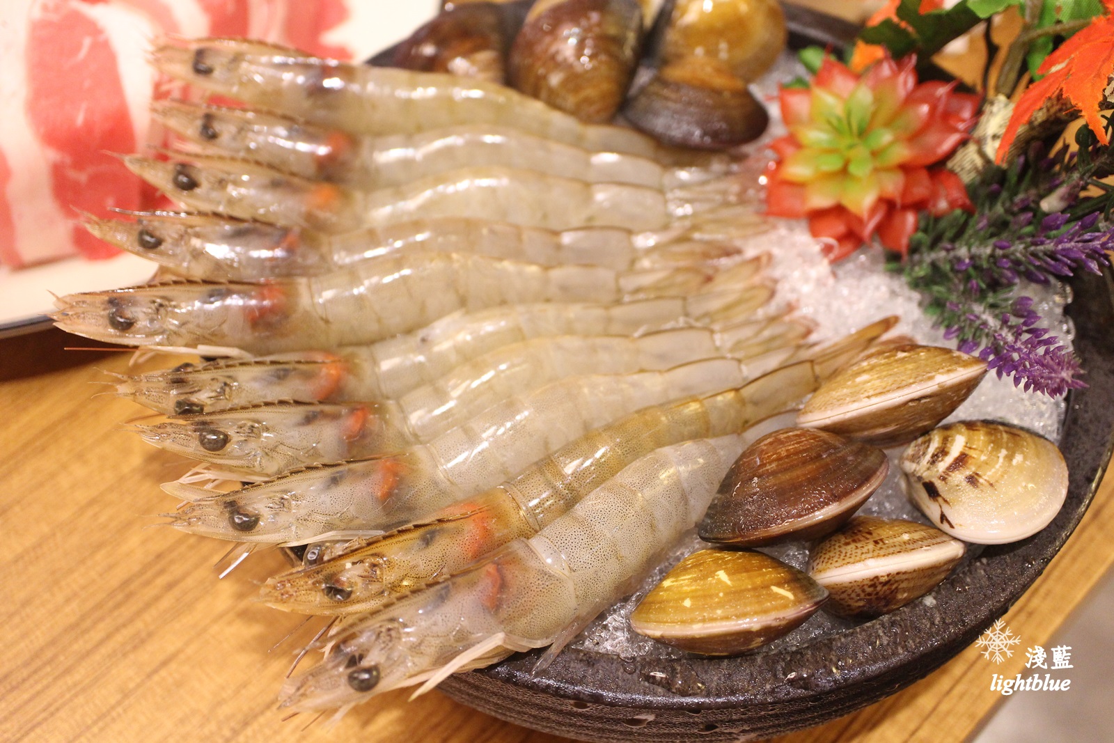 [ 松江南京站美食 ] 淺藍 × 婧shabu～超值獨享鍋有800g肉盤跟滿滿海鮮，小鳥胃不要試