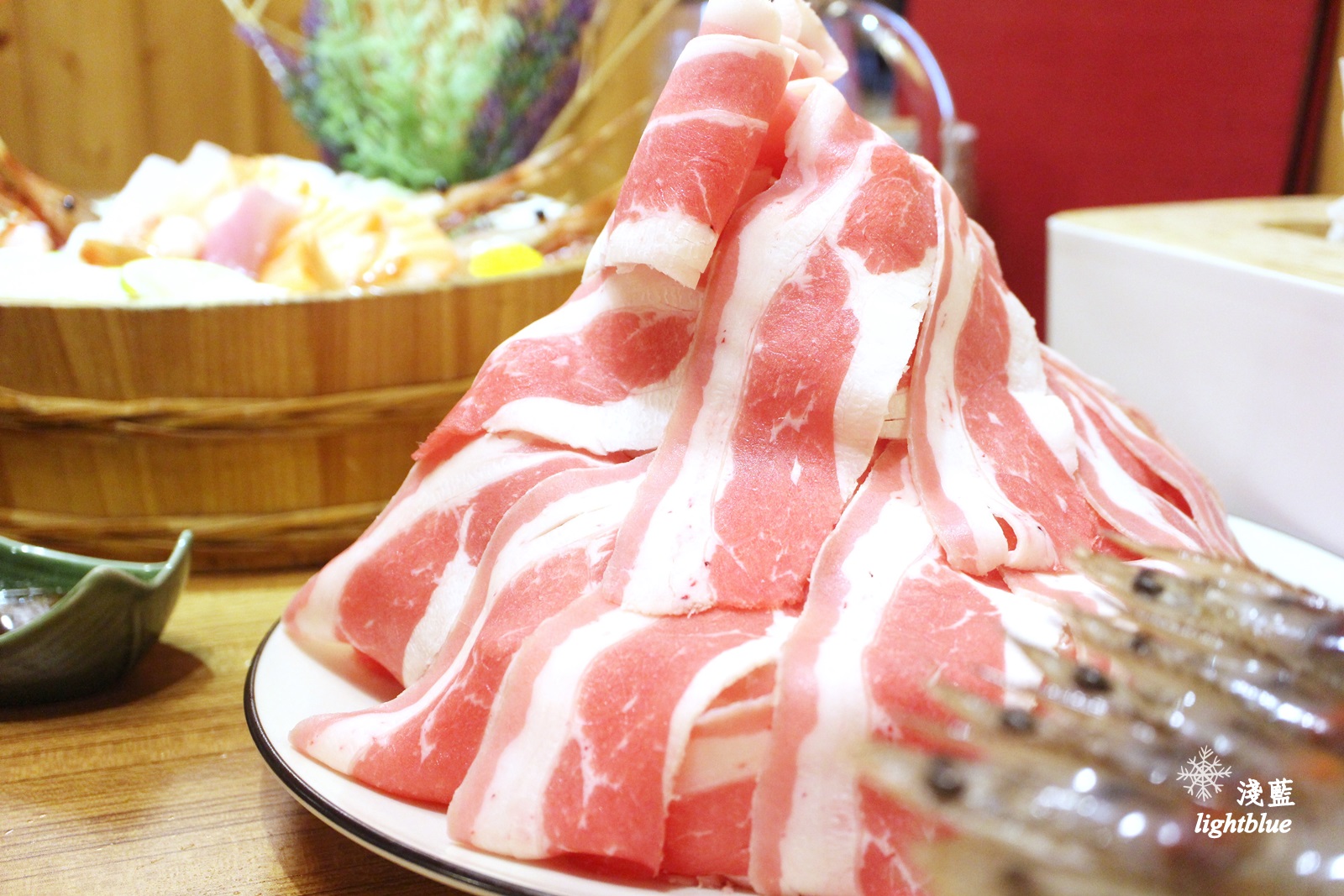 [ 松江南京站美食 ] 淺藍 × 婧shabu～超值獨享鍋有800g肉盤跟滿滿海鮮，小鳥胃不要試