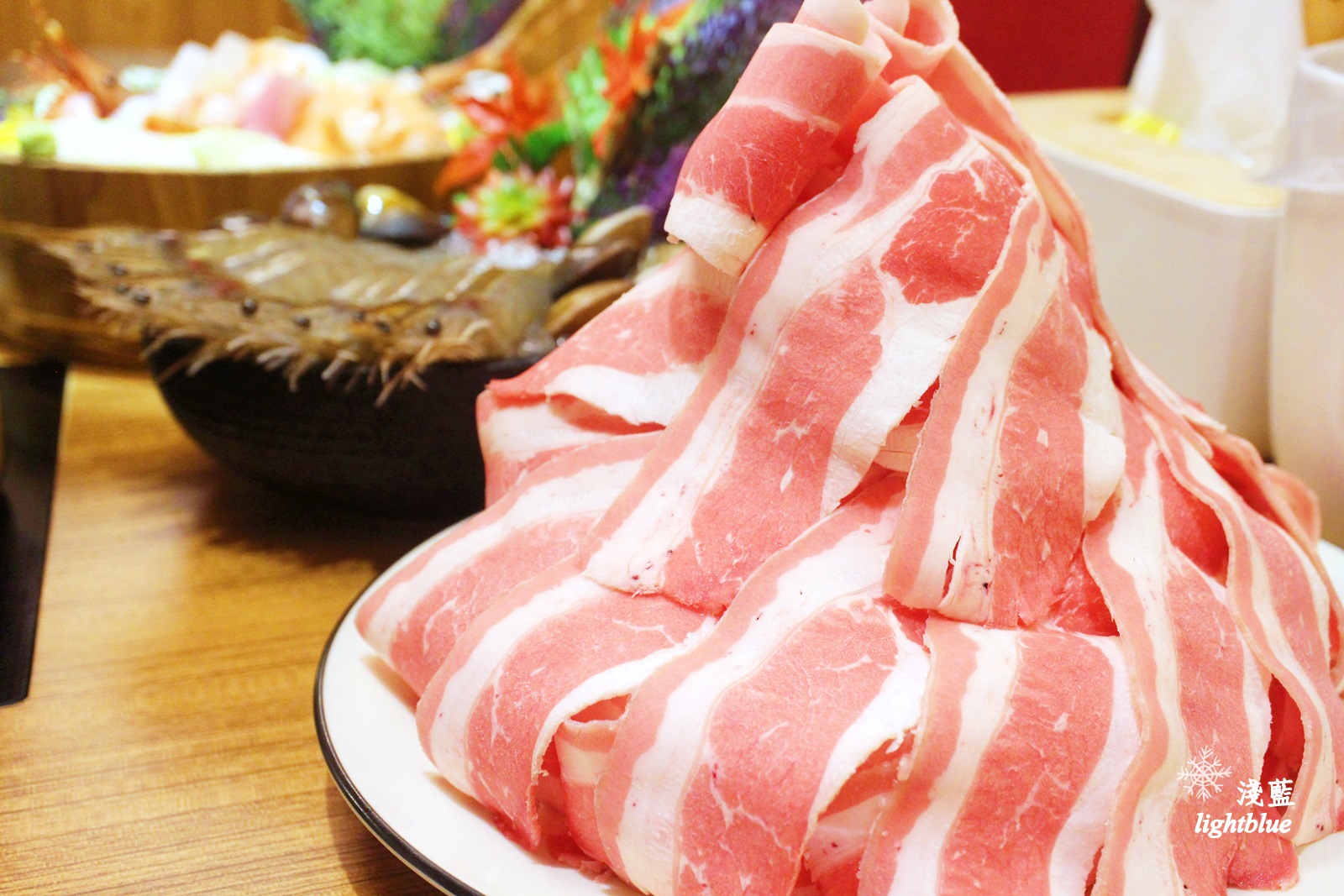 [ 松江南京站美食 ] 淺藍 × 婧shabu～超值獨享鍋有800g肉盤跟滿滿海鮮，小鳥胃不要試