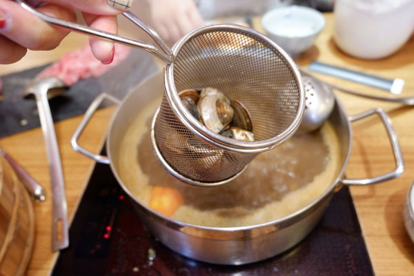 【食記】台北・松江南京｜建國北路隱藏火鍋・小心痛風！超狂蝦子蛤蜊大集合！婧shabu火鍋・附菜單