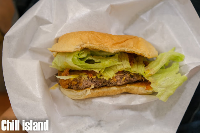 喜歡摩斯漢堡辣味吉士漢堡那種味道,於是選擇2號東岸牛肉起司堡單層+套餐 漢堡肉搭配濃郁起司淋上墨西哥辣椒醬的味道,完美組合