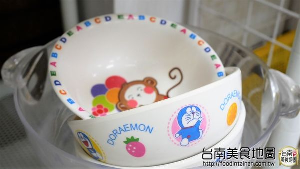 丸鮮魚翅牛豬平價自助火鍋：【台南市-安平區美食】從永華路的『台南茄萣魚翅火鍋』移來中華西麥當勞旁的【丸鮮魚翅牛豬平價火鍋】！提供各式新鮮的海味，甚至老客戶嘴饞的預訂珍品~來這都能一飽口福啦٩(♡ε♡ )۶