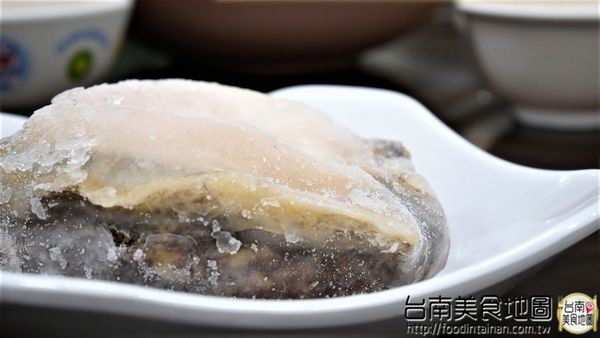 丸鮮魚翅牛豬平價自助火鍋：【台南市-安平區美食】從永華路的『台南茄萣魚翅火鍋』移來中華西麥當勞旁的【丸鮮魚翅牛豬平價火鍋】！提供各式新鮮的海味，甚至老客戶嘴饞的預訂珍品~來這都能一飽口福啦٩(♡ε♡ )۶