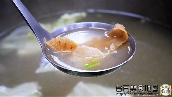丸鮮魚翅牛豬平價自助火鍋：【台南市-安平區美食】從永華路的『台南茄萣魚翅火鍋』移來中華西麥當勞旁的【丸鮮魚翅牛豬平價火鍋】！提供各式新鮮的海味，甚至老客戶嘴饞的預訂珍品~來這都能一飽口福啦٩(♡ε♡ )۶