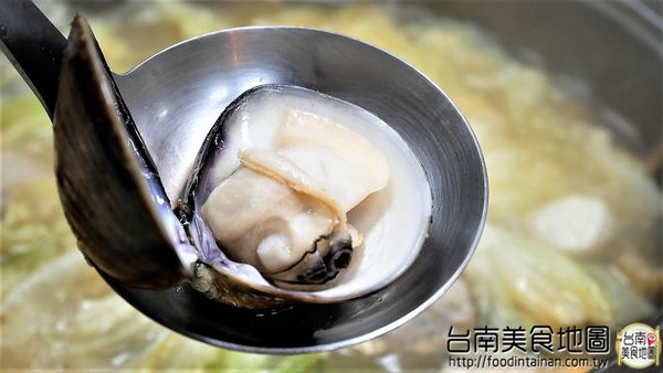丸鮮魚翅牛豬平價自助火鍋：【台南市-安平區美食】從永華路的『台南茄萣魚翅火鍋』移來中華西麥當勞旁的【丸鮮魚翅牛豬平價火鍋】！提供各式新鮮的海味，甚至老客戶嘴饞的預訂珍品~來這都能一飽口福啦٩(♡ε♡ )۶