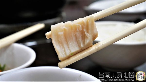 丸鮮魚翅牛豬平價自助火鍋：【台南市-安平區美食】從永華路的『台南茄萣魚翅火鍋』移來中華西麥當勞旁的【丸鮮魚翅牛豬平價火鍋】！提供各式新鮮的海味，甚至老客戶嘴饞的預訂珍品~來這都能一飽口福啦٩(♡ε♡ )۶